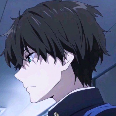 女子踹人前被保安关车门夹腿